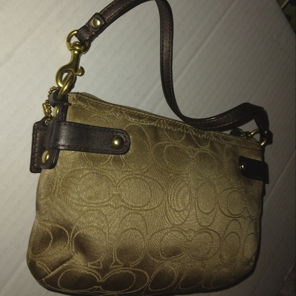 L@@K! Gorgeous/Rare COACH ~Mia Signature Outline Large Sateen Clutch Wristlet☆ - Picture 12 of 16